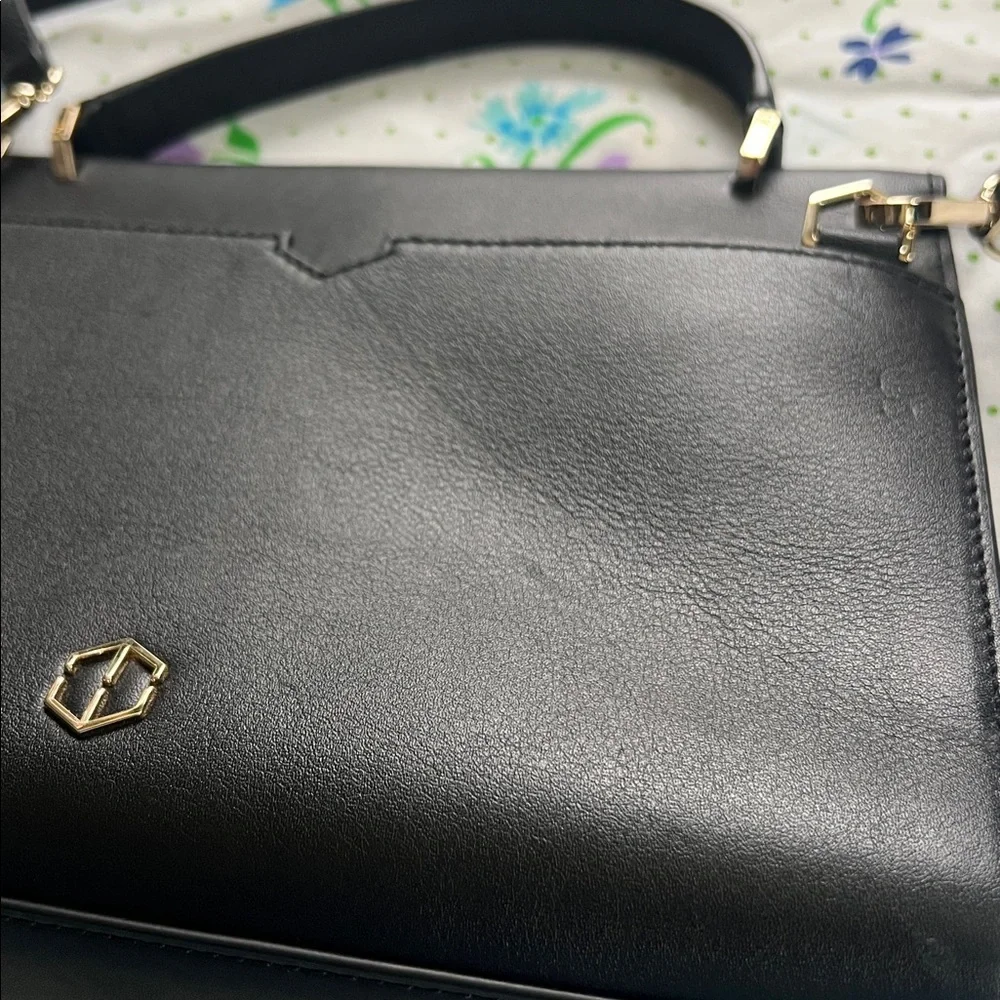Welden Small Voyager Crossbody Bag - Black